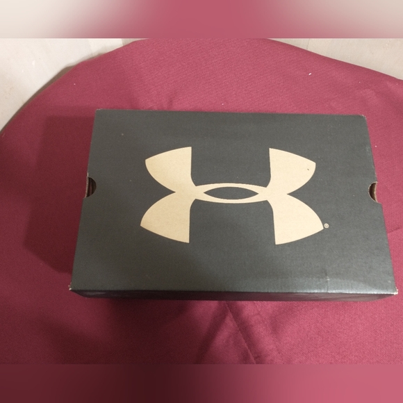 New in Box Under Armour Black Athletic Sneakers - Picture 13 of 13